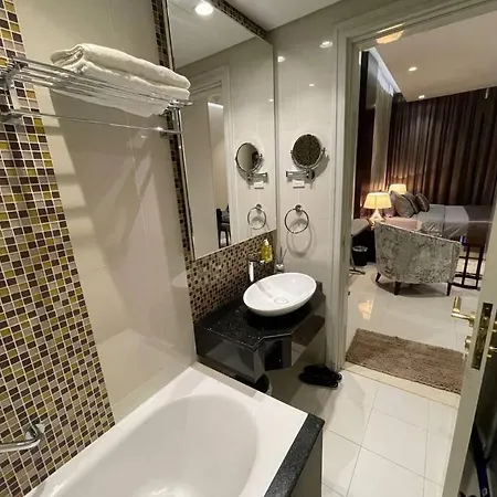 Homes2Retreat - Chic Studio In Damac Uppercrest Dubai Exterior foto