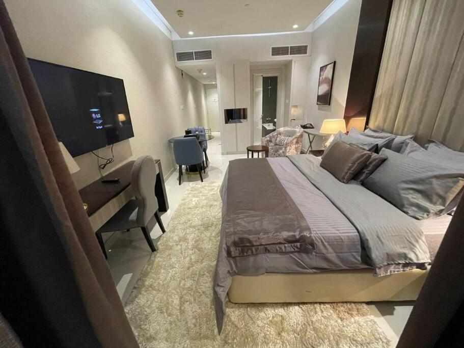 Homes2retreat - Chic In Damac Uppercrest Dubai