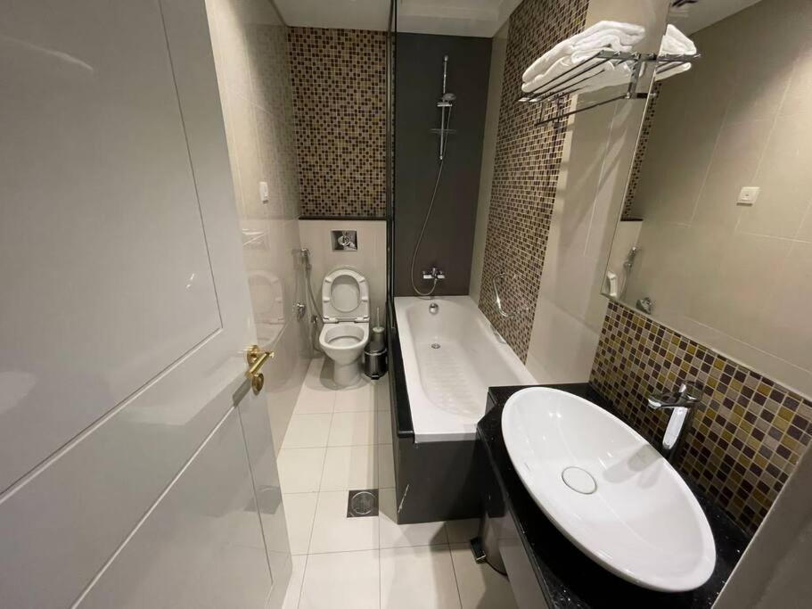 Apartment Homes2retreat - Chic In Damac Uppercrest Dubai