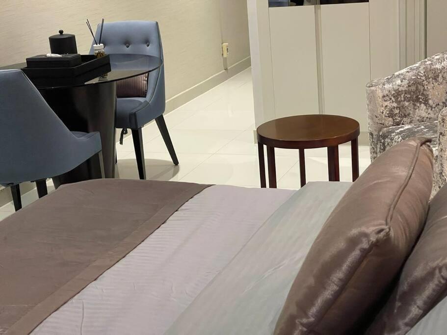 Homes2retreat - Chic In Damac Uppercrest Apartment