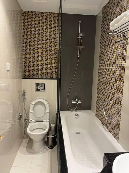 Homes2retreat - Chic In Damac Uppercrest Apartment *